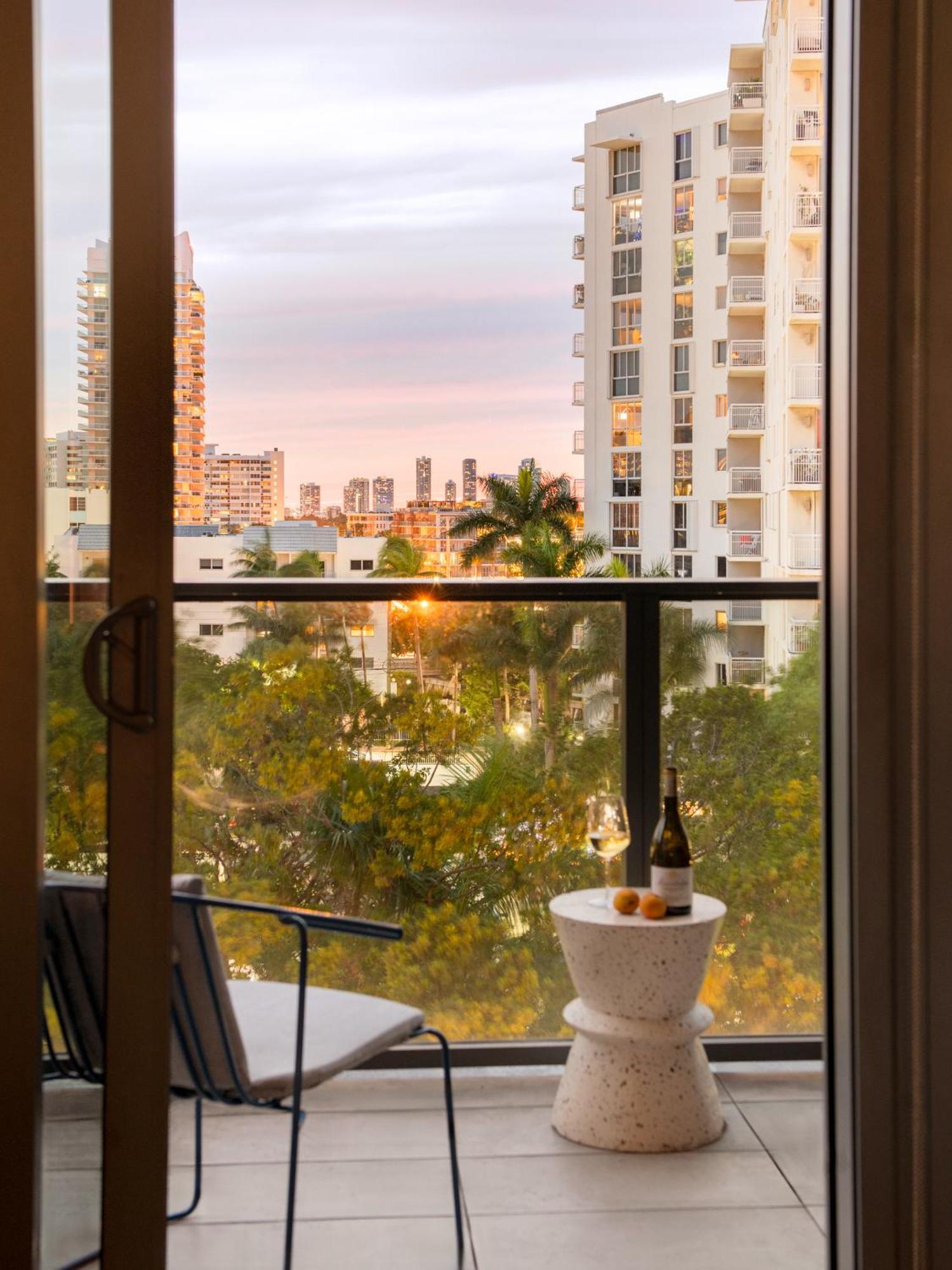 Sonder By Marriott Bonvoy 17West Apartments Маями Бийч Екстериор снимка